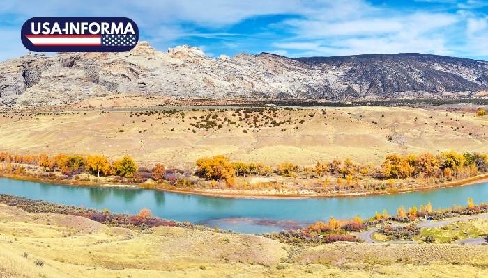 Visita-El-Monumento-Nacional-de-las-Montañas-de-la-Luna-hermoso-lugar-turístico-que-debes-conocer-en-los-estados-unidos