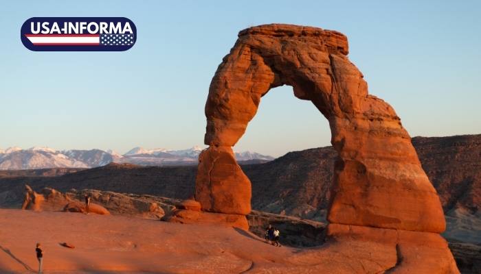 Visita-los-Arcos-de-Arches-en-Utah-hermoso-lugar-turístico-que-debes-conocer-en-los-estados-unidos
